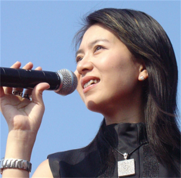 前國腳黎兵與歌星甘萍近況：他足球事業不順利，她52歲仍顯年輕