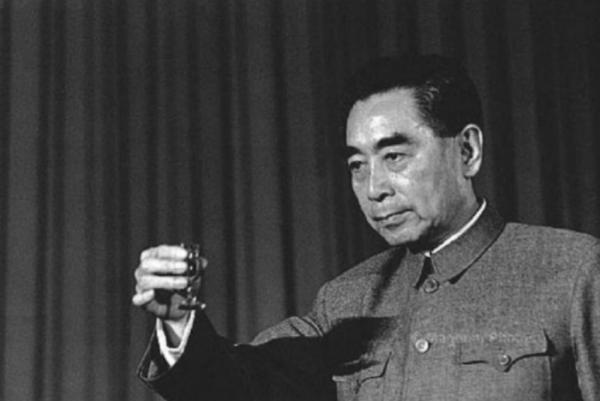 1981年宋慶齡病逝,遺物裡發現一張有摺痕的小紙片,工作人員動容 1981年宋慶齡病逝,遺物裡發現一張有摺痕的小紙片,工作人員動容