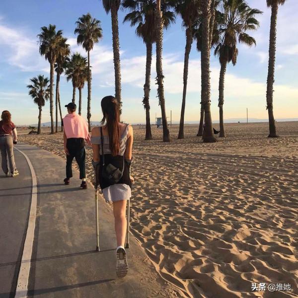 6歲被截肢，20歲被網暴，女孩兒鼓足勇氣成為內衣模特