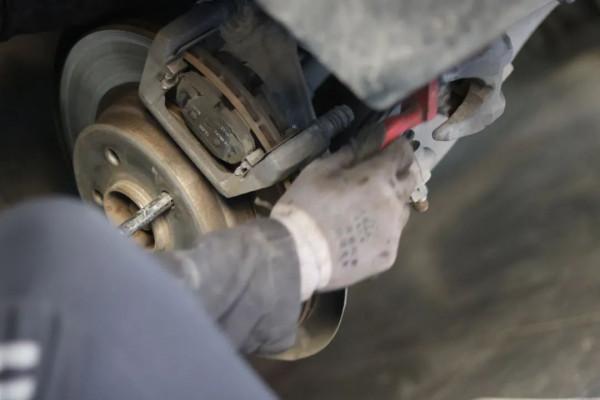 怪獸修車：翻新一輛13年的二手寶馬5系，耗時25天完美復活它