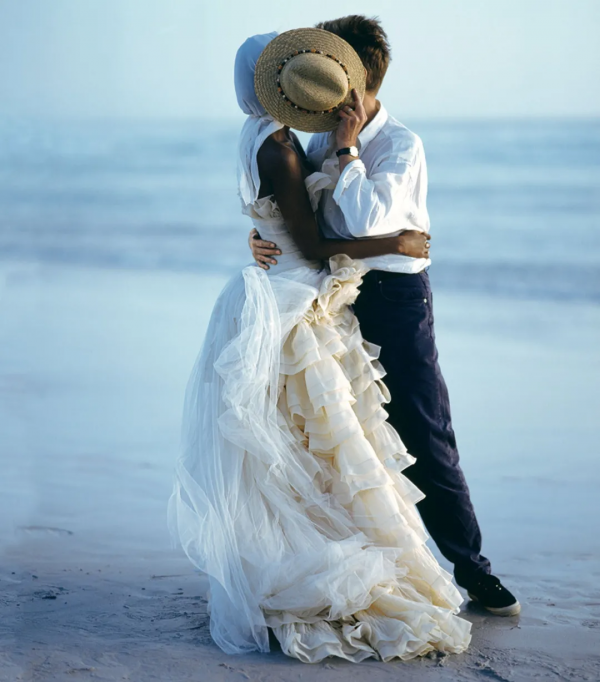 曾相愛25年瘋狂撒糖！搖滾巨星和頂級名模的神仙愛情還能更甜嗎？