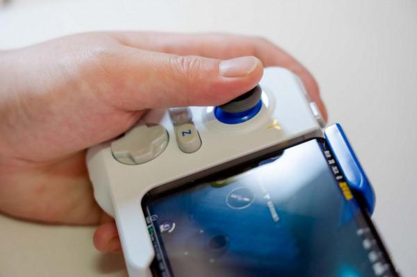 vivo閃電遊戲手柄評測：手柄手機合二為一，玩遊戲必備神器