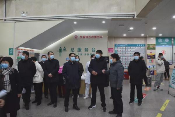 鄭大二附院院領導進行醫療查房