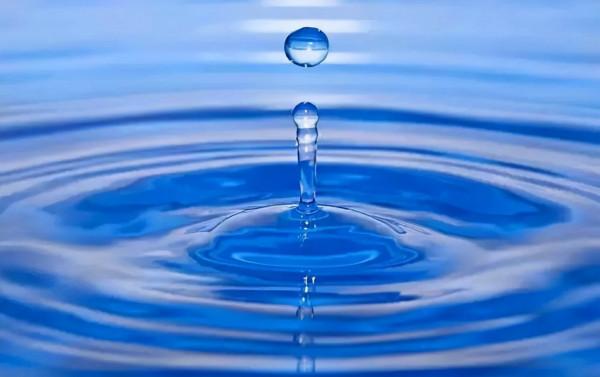 有人一喝水就尿多，有人卻兩個小時也不上廁所？哪類人身體更好