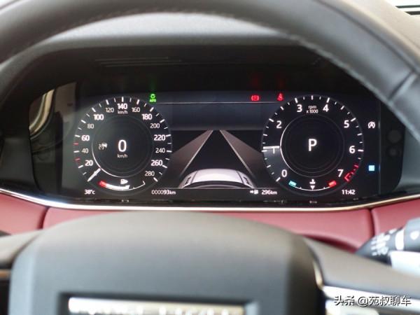 有顏值之後，空間也變得更寬敞，試駕路虎攬勝極光L