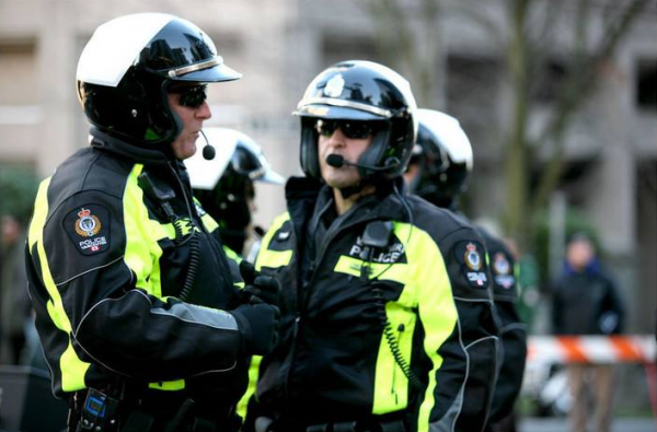 加拿大富豪被捅23刀，血泊中對妻子說“快跑”，卻不知她就是兇手