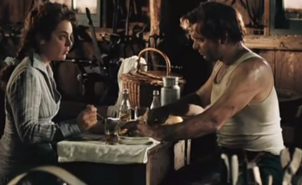 晨曦中的女孩：真人真事改編，繼母和生父將女兒虐待致死