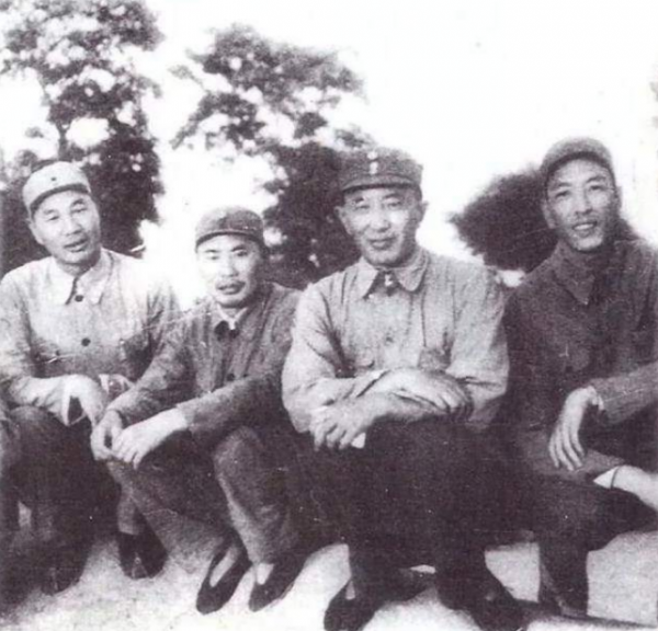 50年楊得志姐姐取出一張照片：壞人看到要殺頭，將軍：是我的疏忽