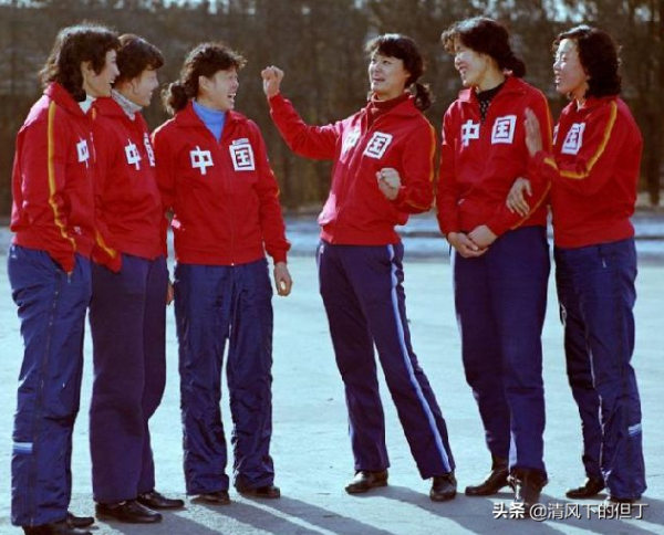 女排唯一的五冠王梁豔：退役後轉戰商場身家過億，女兒是清華博士