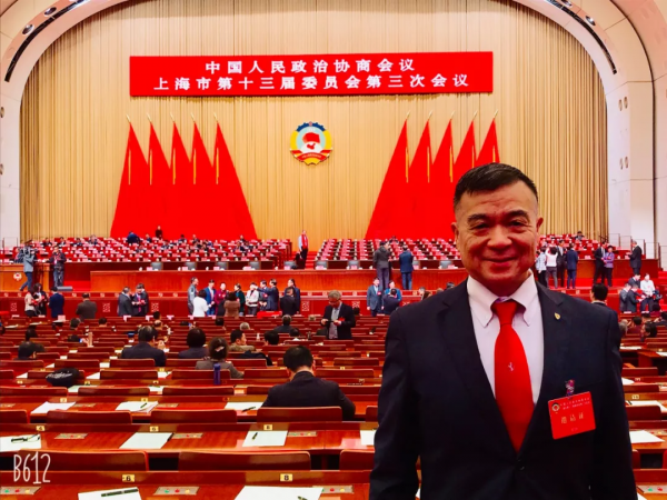 傳奇！他出生上海，從服務員“逆襲”成為董事長，還是法拉利股東之一！