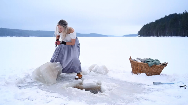 “北歐李子柒”喬娜堪稱人生贏家：坐擁百萬粉絲，愛人陪伴在側