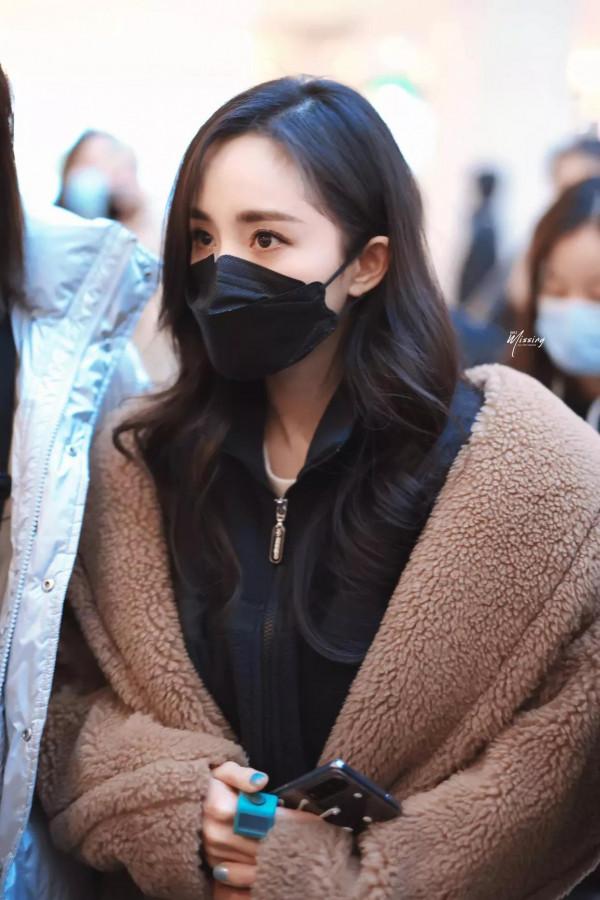 楊冪 秋高氣爽正是出行的好日子