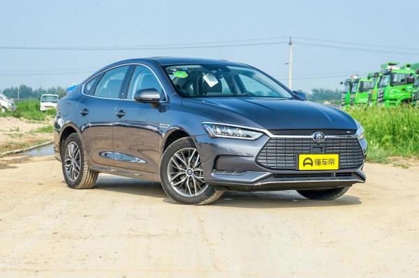 秦Pro EV，緊湊型車，軸距2718毫米，行駛品質良好