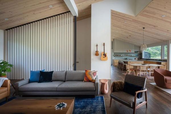 被玻璃包裹著的現代山景住宅，單玻磁控百葉窗能為其錦上添花