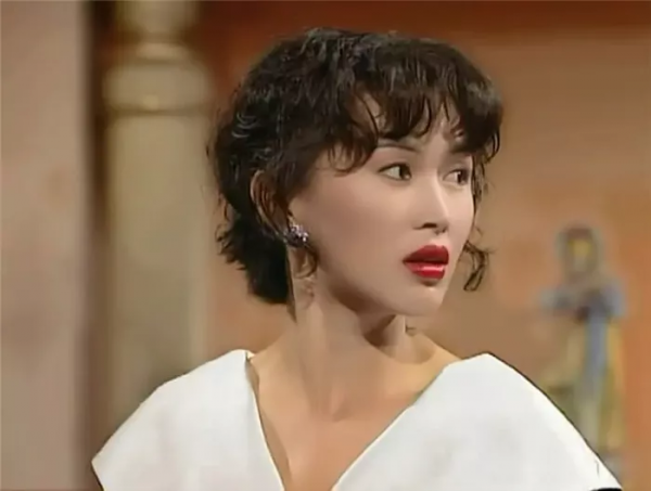 香港影壇8對姐妹花：梅豔芳姐妹倆已去世，陳秀雯陳加玲淡出銀幕