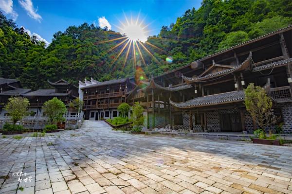 貴州一貧困縣,舉債2億建“天下第一水司樓”,是拆是留引人關注 貴州一貧困縣,舉債2億建“天下第一水司樓”,是拆是留引人關注