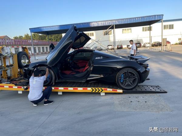 邁凱倫720S交付上海老哥，2秒9破百的神器，這蝴蝶門相當拉風