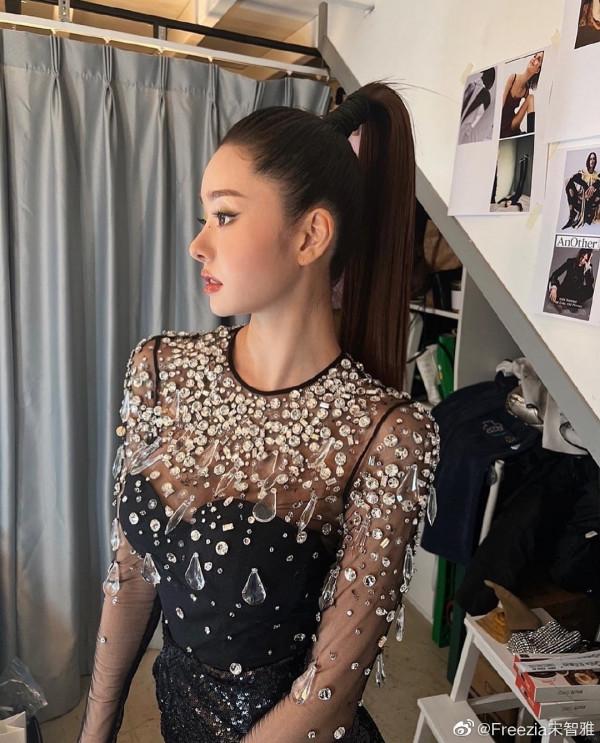 單身即地獄宋智雅近期穿搭照片