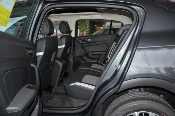 配備1&period;6T發動機，百公里油耗6&period;9L，2021款觀致5實力怎麼樣？