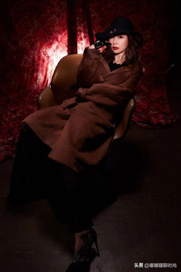 看華燈初上學林心如穿搭，40歲的女人就應該如此優雅知性