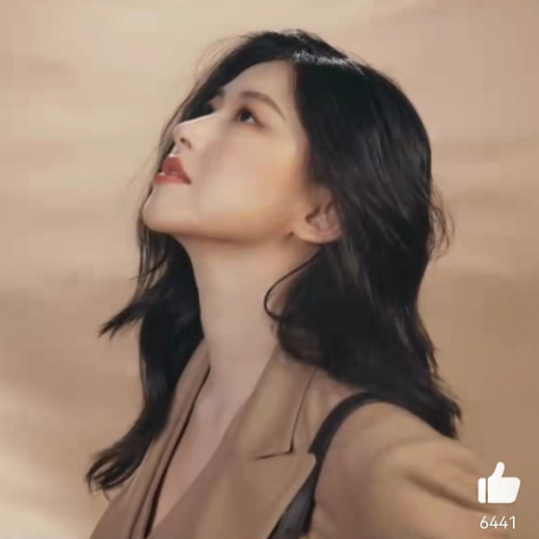 朱珠霸氣迴歸！穿職場裝拍片美回巔峰，氣場更贏過“苦相臉”董潔