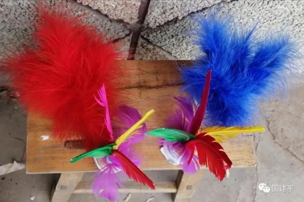 《踢毽子》《垂釣》詩歌三首 《踢毽子》《垂釣》詩歌三首