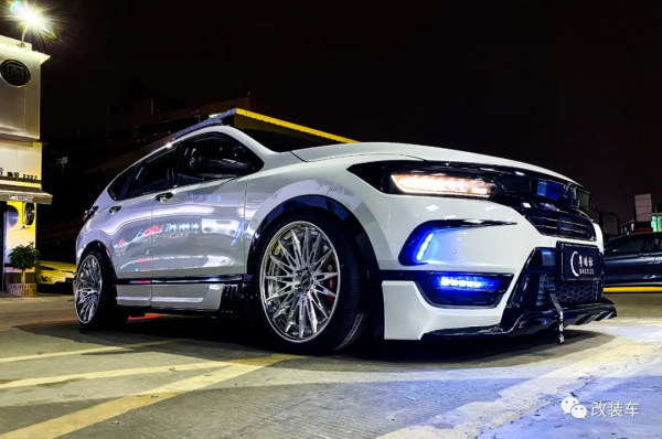 再加10萬塊本田皓影也很帥，自己開模做套件玩姿態