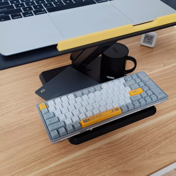 坐立兩用，辦公也可以很舒服！coiclic仙女座筆記本升降支架體驗