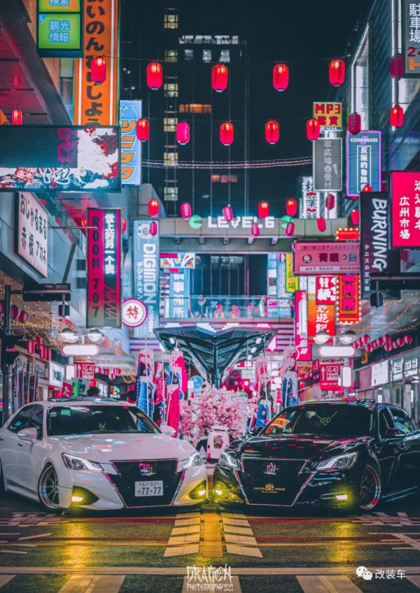 是什麼讓妹子上車後都說好？14代皇冠移植日規件融合雷克薩斯內飾