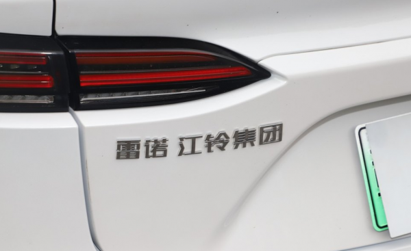 雷諾攜手江鈴集團，旗下首款車型官圖曝光，尾燈為畫龍點睛之筆