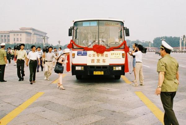 百年公交，車輪滾滾滿載首都蝶變