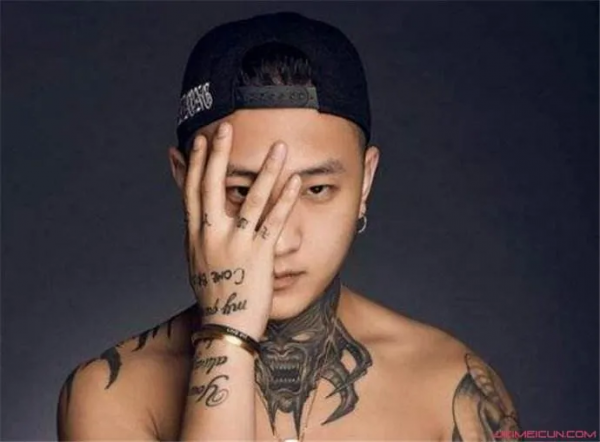 貝貝直播時暗示紅花會重聚關鍵在於PG One，感嘆方丈打款豪爽大氣