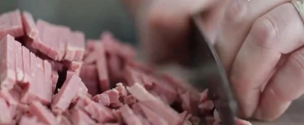 ＂奇奇怪怪＂的美式美食，大蒜雞蛋鹹牛肉碎，美味無比的黑暗料理