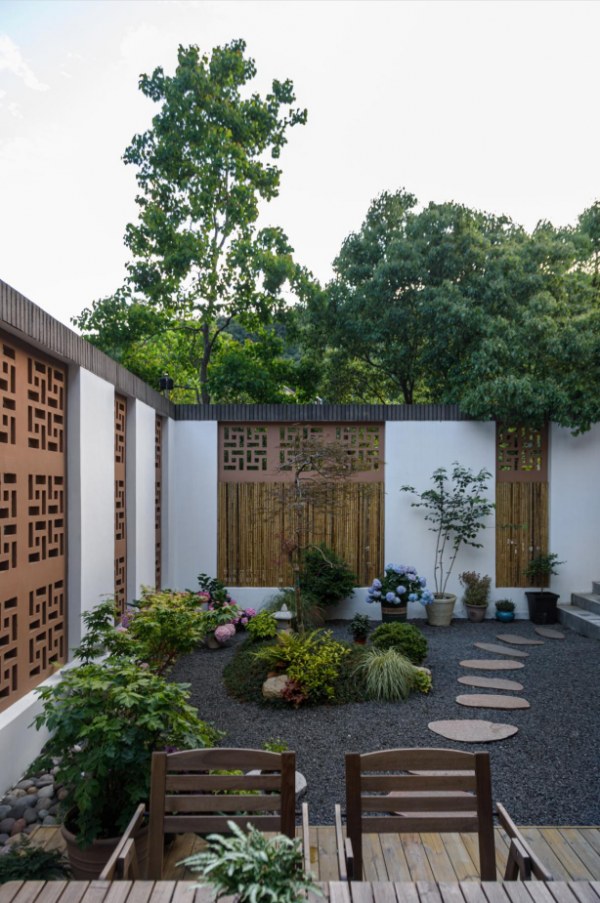 400㎡“藏寶宅”,三面環山的頂層花園,這個家每1㎡都讓人稱讚 400㎡“藏寶宅”,三面環山的頂層花園,這個家每1㎡都讓人稱讚