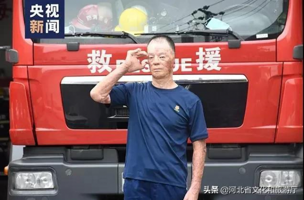 這張敬禮照,令人肅然起敬! 這張敬禮照,令人肅然起敬!