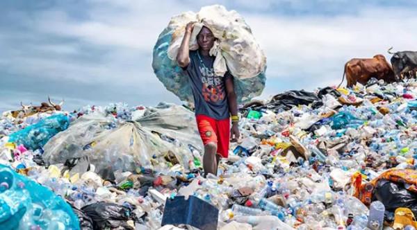 一件二手衣服漂洋過海的生存日記:你們丟棄的破舊衣物都去了哪裡? 一件二手衣服漂洋過海的生存日記:你們丟棄的破舊衣物都去了哪裡?