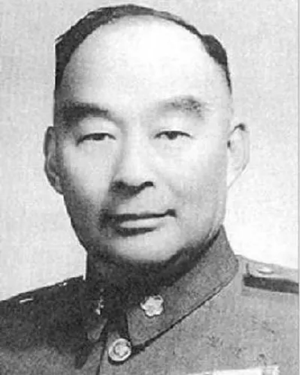 為打倒叛徒父親，兒子入黨從軍，開國大典時才知父親竟是臥底特工