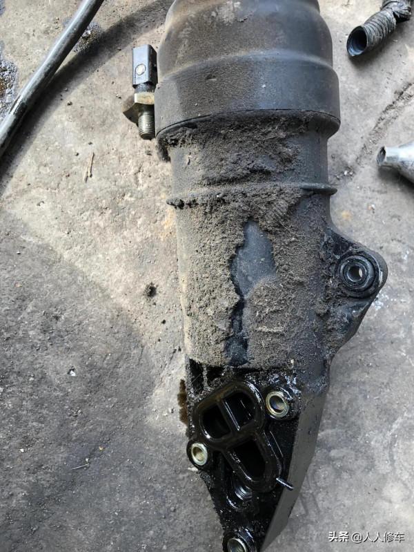 奧迪A6L 2&period;4L V6發動機漏機油通病大合集！