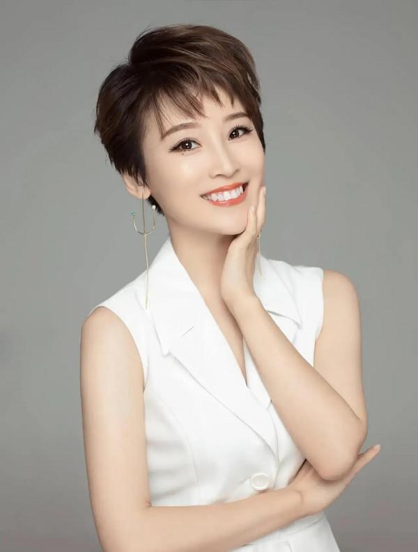 謝楠,主持人,吳京的妻子 謝楠,主持人,吳京的妻子