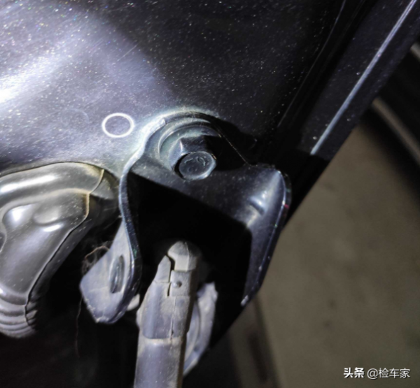 車商不敢收,車主心頭肉,兩萬塊買臺十五年的美系豪車值不值? 車商不敢收,車主心頭肉,兩萬塊買臺十五年的美系豪車值不值?