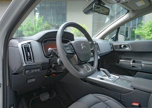 20萬左右的預算，斯巴魯力獅和雪鐵龍C6，誰更顯檔次？