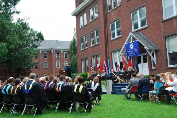 3萬“小”留學生的家庭困局:花費千萬骨肉分離,一切都值得嗎? 3萬“小”留學生的家庭困局:花費千萬骨肉分離,一切都值得嗎?