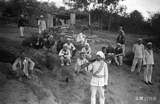 縣大隊遭日軍精準襲擊，酒館女老闆供出秘密：偵察班長是奸細