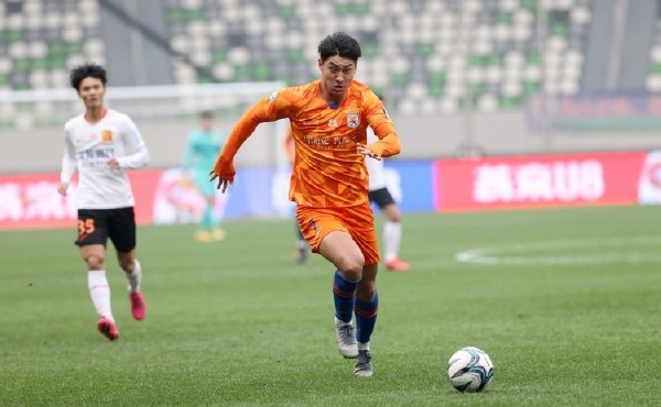 越南留洋第一人！從J聯賽K聯賽到登陸歐洲：阮公鳳讓國足得到啟發