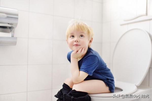 媽媽,我的玩具掉在馬桶裡了,快來幫幫我 媽媽,我的玩具掉在馬桶裡了,快來幫幫我