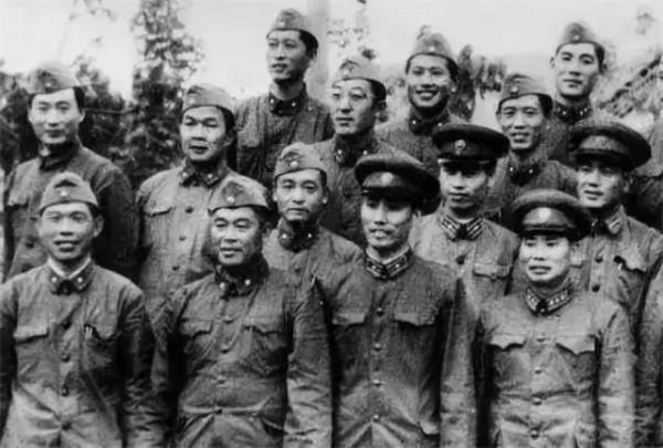 1958年，楊得志下連當兵，戰士不認識他，開玩笑說：你的鬍子真多