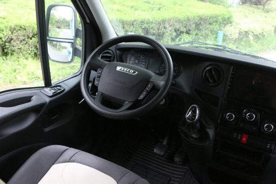 白鯨系列最受歡迎的佈局方式,究竟好在哪?賽德白鯨縱床版房車 白鯨系列最受歡迎的佈局方式,究竟好在哪?賽德白鯨縱床版房車