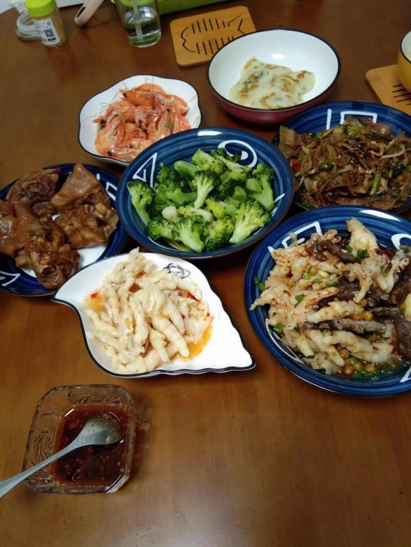 今天中秋節了,大家中秋快樂 闔家歡樂 今天中秋節了,大家中秋快樂 闔家歡樂