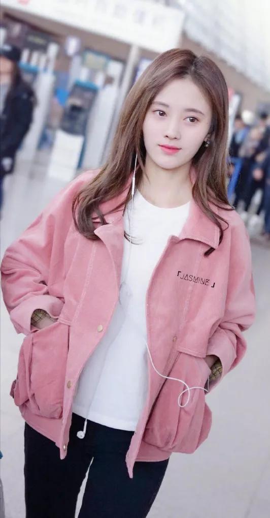 鞠婧禕美照一冊，欣賞