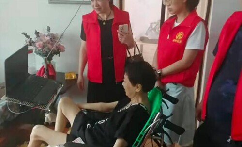 被“凍”在輪椅上的李小中決定僱兇殺己 被“凍”在輪椅上的李小中決定僱兇殺己